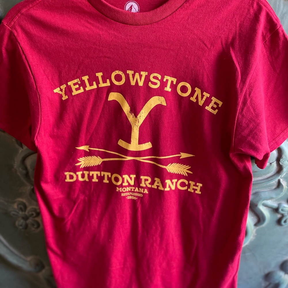 Red YELLOWSTONE T-shirt Small